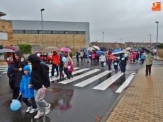 Foto 3 - La Marcha Solidaria en Familia capea la lluvia con la buena acogida de participantes