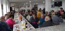La Asociaci&oacute;n de Jubilados, que estrena sede, celebra una comida