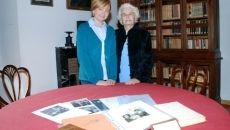 La familia Luna entrega a la Casa Museo Unamuno un manuscrito del escritor y exrector 