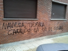 Aparecen nuevas pintadas en la fachada de la sede de la asociación Navega