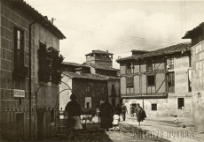 Cuesta de la Raqueta con la Torre del Aire al fondo