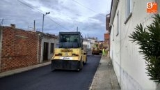 Pavimentadas dos calles dentro de la primera fase de los planes provinciales