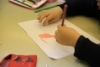 Foto 2 - Varios niños participan en el concurso de dibujo propuesto por la Cámara de Comercio