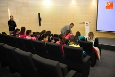 Foto 6 - Un taller con los alumnos de Primaria del Campo Charro abre la 'Semana de la Ciencia'
