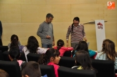 Foto 3 - Un taller con los alumnos de Primaria del Campo Charro abre la 'Semana de la Ciencia'