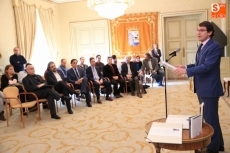 Foto 4 - Fernández-Pacheco y Fernández Aganzo reciben los Premios Novela y Poesía Ciudad de Salamanca