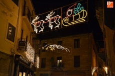 Foto 5 - El Ayuntamiento adelanta el encendido del alumbrado navideño que ya está instalado