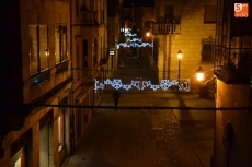 Foto 4 - El Ayuntamiento adelanta el encendido del alumbrado navideño que ya está instalado