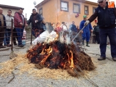 Foto 5 - En torno a 450 personas se dan cita en la VIII Matanza Tradicional