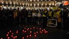 Foto 4 - La Plaza Mayor se 'tiñe' de amarillo por los Derechos Humanos