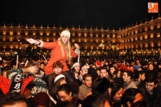 Foto 4 - Los universitarios ya celebran el Año Nuevo en la Plaza Mayor