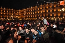 Foto 3 - Los universitarios ya celebran el Año Nuevo en la Plaza Mayor