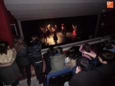 Foto 6 - Las actuaciones de las alumnas de la Escuela Municipal de Danza arrancan los vítores del público