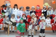 Foto 4 - Un cordero se convierte en el gran animador de la fiesta de Navidad de la Escuela Infantil