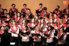 Foto 4 - El Coro de la USAL llena Fonseca con las canciones de las tradiciones litúrgicas 