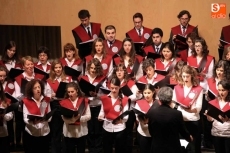 Foto 3 - El Coro de la USAL llena Fonseca con las canciones de las tradiciones litúrgicas 