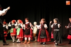Foto 6 - Los alumnos de la Escuela Municipal de Música felicitan la Navidad con acordes y bailes