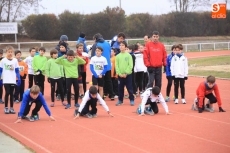 Foto 5 - Las Pistas del Helmántico acogen una intensa jornada atlética con cerca de 400 participantes