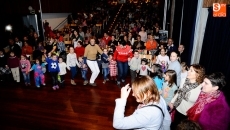 Foto 4 - El grupo Armadanzas logra la diversión en el concierto benéfico para los niños de Cáritas