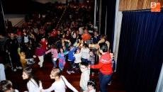 Foto 3 - El grupo Armadanzas logra la diversión en el concierto benéfico para los niños de Cáritas