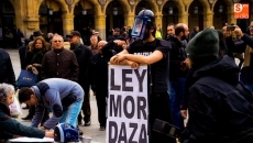 Foto 5 - Colectivos ciudadanos exigen al Gobierno la retirada de la 'Ley Mordaza' en la Plaza Mayor