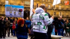 Foto 3 - Colectivos ciudadanos exigen al Gobierno la retirada de la 'Ley Mordaza' en la Plaza Mayor