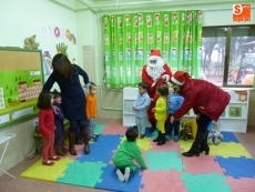 Foto 6 - Papá Noel reparte ilusión y gominolas entre los más pequeños 