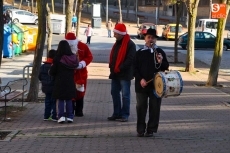 Foto 5 - Papa Noel recorre las calles de Pizarrales para celebrar la Navidad