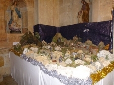 Foto 3 - Los belenes navideños decoran la iglesia de San Pedro