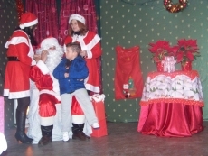 Foto 4 - Caluroso recibimiento a Papa Noel en Terradillos 