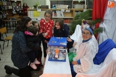 Foto 5 - Los niños abren el programa de actividades navideñas con una divertida representación