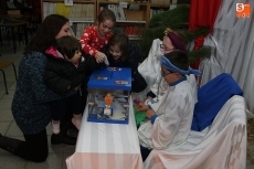 Foto 4 - Los niños abren el programa de actividades navideñas con una divertida representación