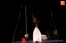 Foto 3 - Capicúa sorprende al público salmantino combinando teatro gestual, circo y danza