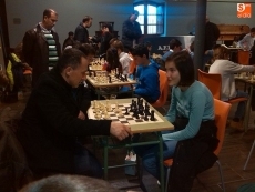 Estrategia y concentraci&oacute;n en el primer Torneo de Ajedrez