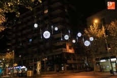 La iluminación navideña se enciende en 69 calles, plazas y glorietas de la ciudad