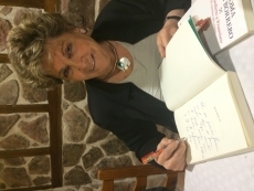 La periodista Paloma Gómez Borrero disfruta de una estupenda comida en el restaurante Restollitos