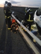 Una joven fallecida y cuatro heridos más en una salida de vía en Aldeaseca de la Frontera