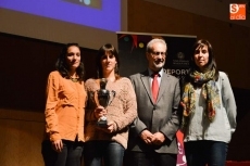 Gema Martín, Javier Bernal y el equipo de baloncesto femenino, mejores deportistas del curso...