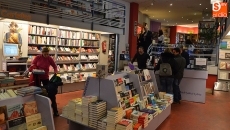 Susana Cañil presenta su primera novela Espérame en París en Hydria