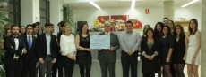 El Colegio Mayor de Oviedo entrega los alimentos recogidos a través de las Pulseras Solidarias