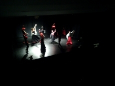 Las actuaciones de las alumnas de la Escuela Municipal de Danza arrancan los v&iacute;tores del p&uacute;blico