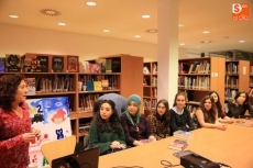 Maite Carranza participa en el club de lectores juvenil Contenedor de Océanos en el DA2