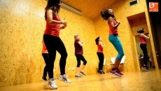 Exhibición de bailes en el centro El Charro para animar las fiestas navideñas