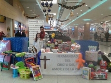 La Hermandad del Cristo del Amor y de la Paz recoge cerca de 3.000 juguetes