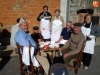 Foto 2 - Los mayores de Linares de Riofrío recrean por séptimo año la tradición de la matanza vecinal