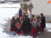 Foto 2 - Las mujeres honran sus tradiciones cantando 'El Ramo' a su patrón a pesar de la nieve