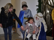 Foto 3 - Los más pequeños reciben la visita de los Reyes Magos 