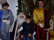 Foto 5 - Los más pequeños reciben la visita de los Reyes Magos 