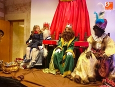 Foto 4 - Decenas de niños piden a los Reyes Magos sus regalos en la Cámara de Comercio 