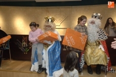 Foto 3 - Los Reyes Magos dejaron oro, incienso y mirra en Caja Rural